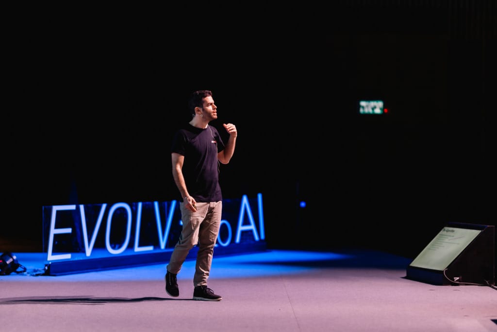 יובל בלפר מ-AI21 Labs בכנס Evolve to AI 2025 (צילום: Eclipse media)