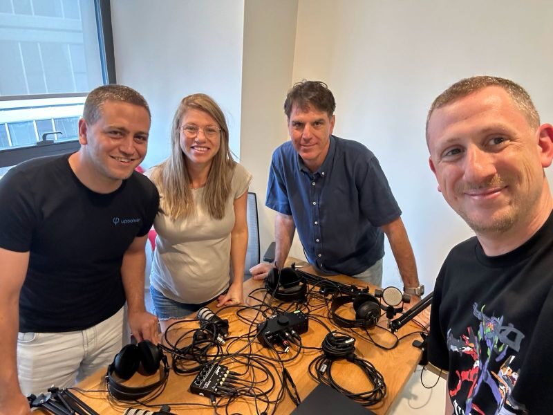 משתתפי ומנחי הפרק. מימין לשמאל: לירן יוגב, עמית סיון, דורון פורת ואורי רפאל (צילום: יח"צ)