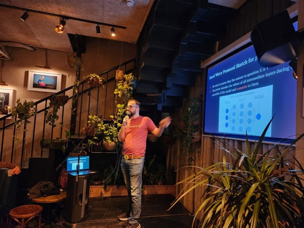 אריאל אלפרין במיטאפ המשותף של גיקטיים ו-Starkware